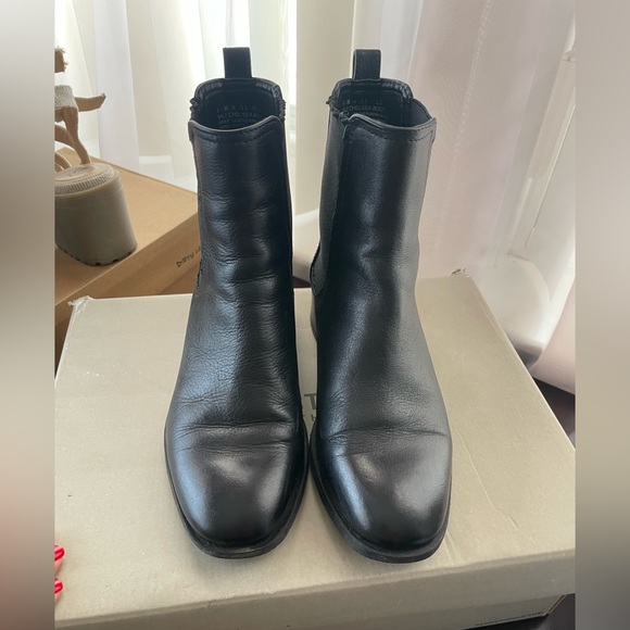 Kenneth Cole leather ankle boots. - Picture 4 of 4